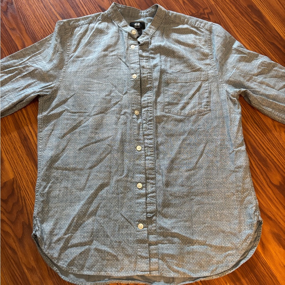 H&M Light Blue Button-Up Shirt
